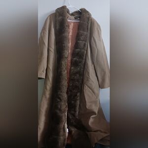 Komitor Womens Elegant Tan Coat with Faux Fur Trim 2x A-29